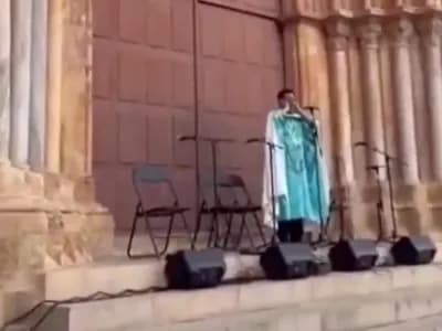 ما حقيقة الفيديو عن اعتناق قس برتغالي للاسلام ورفعه الاذان في كنيسة؟