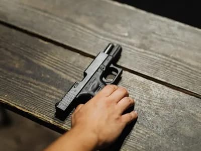 جريمة مروعة تهز بنغازي: رجل يقتل أطفاله السبعة وينتحر برصاصة في رأسه