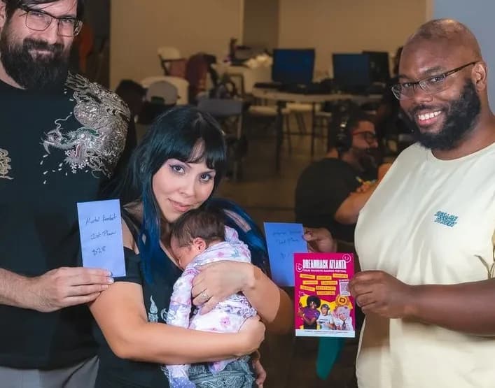 أم خارقة تفوز ببطولة ألعاب فيديو بعد 5 أيام من عملية ولادة قيصرية وهي تحمل طفلها