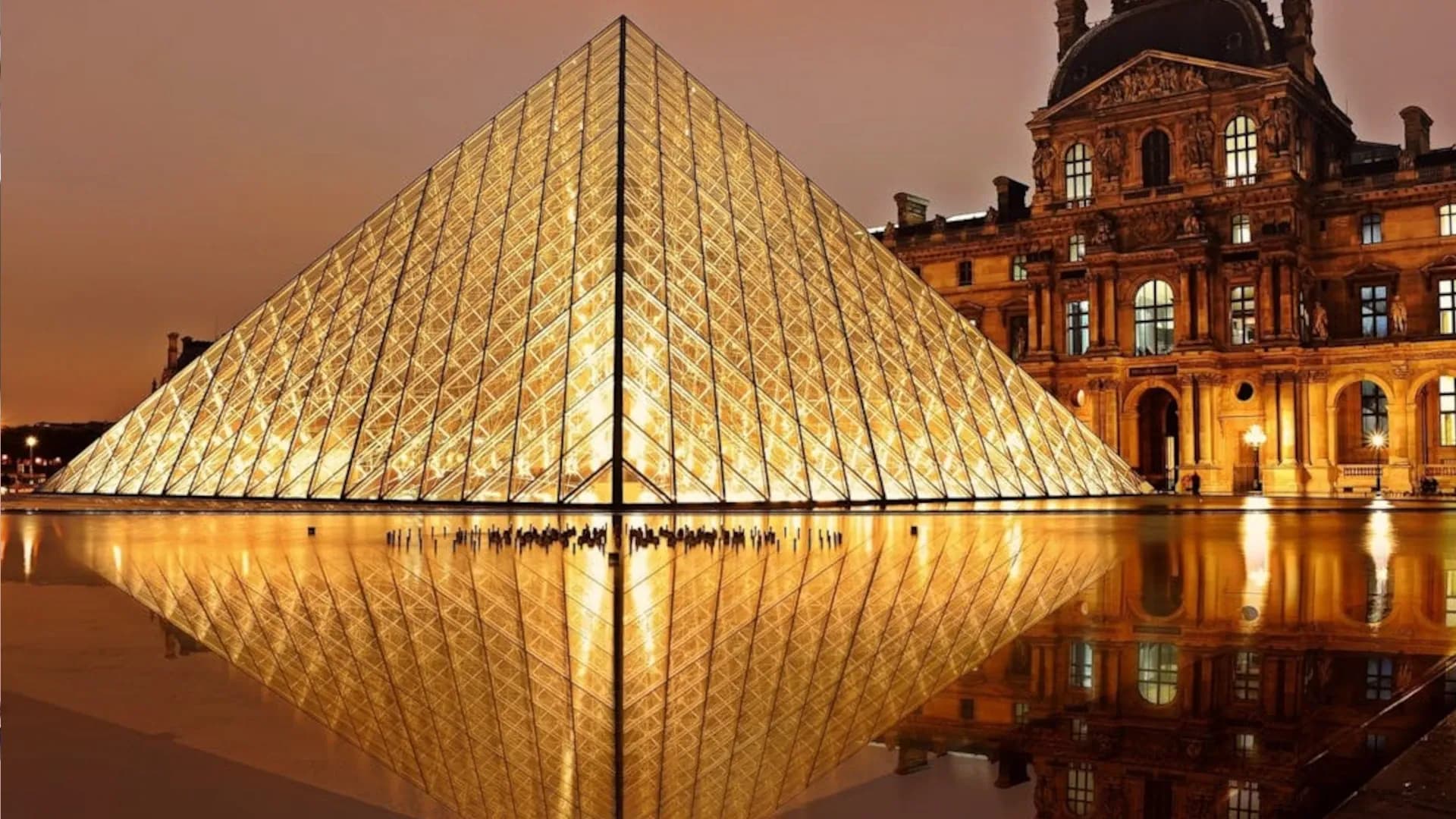 سرقة مجوهرات من متحف اللوفر في عملية  استغرقت سبع دقائق فقط وفي وضح النهار