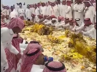 وليمة ضخمة من احد الاعراس الخليجية تثير الجدل.. فيديو