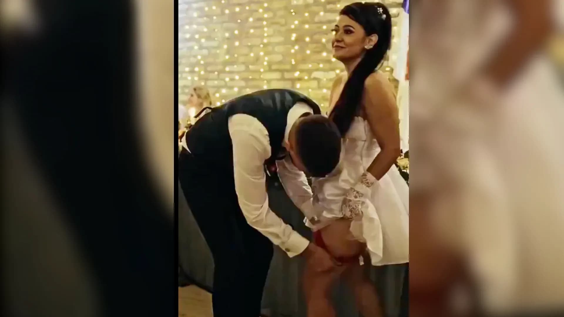 أغرب عادات حفلات الزفاف... تعرف على سرّ رمي رباط ساق العروس على اصدقاء العريس!!