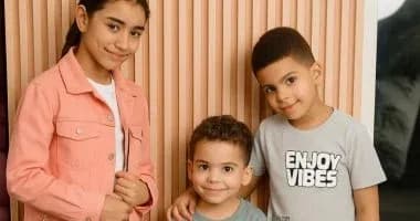 مأساة في مصر: أب يقتل أطفاله الثلاثة ويطعن زوجته قبل أن ينتحر تحت عجلات القطار