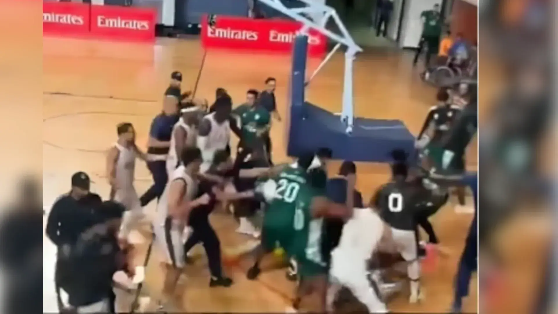 مشاجرة بعد انتهاء مباراة لكرة السلة لفريقي العلا والأهلي