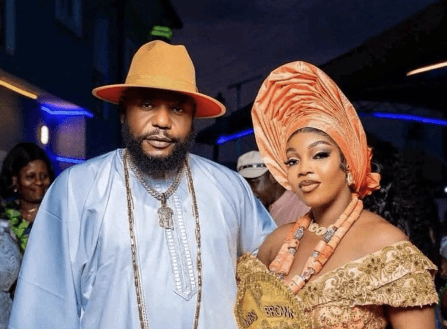 ملياردير نيجيري يثير الجدل بعد زواجه رقم 19.. واعتباره التعدد "واجباً ثقافياً واقتصادياً"